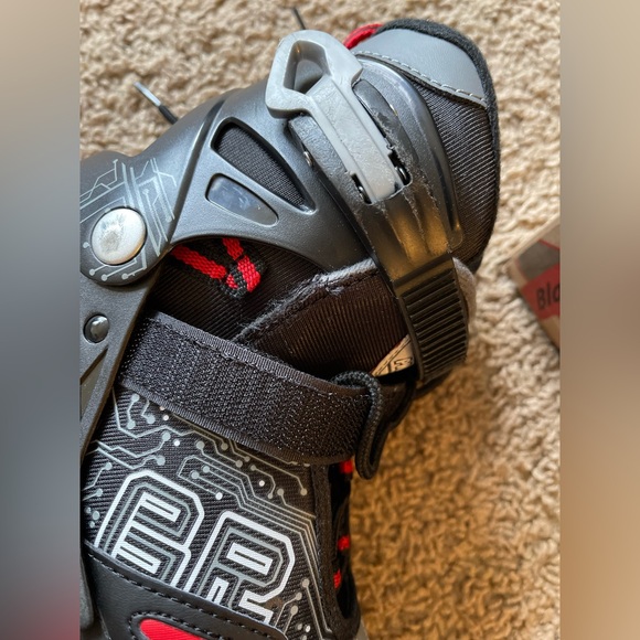 BladeRunner Phoenix Skates (Size 1-4 US) - Picture 8 of 11